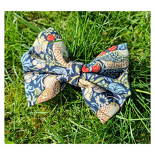 Load image into Gallery viewer, William Morris Bow Ties