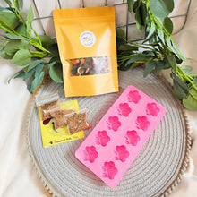 Load image into Gallery viewer, Paw Print Frozen Treat Making Kit
